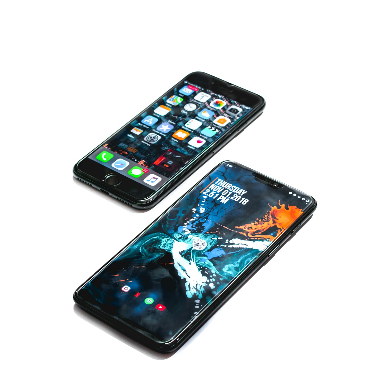 An arrangement of electronic accessories
